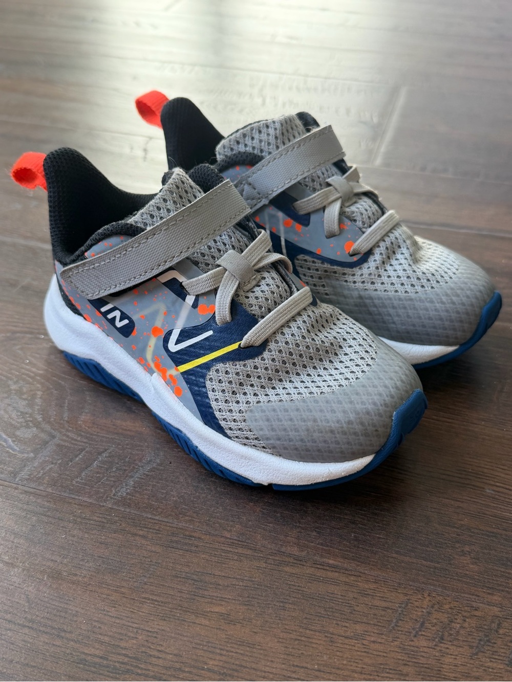 New Balance Rave Run Gray, Blue and Orange Kids Athletic Sneakers - 9 XW